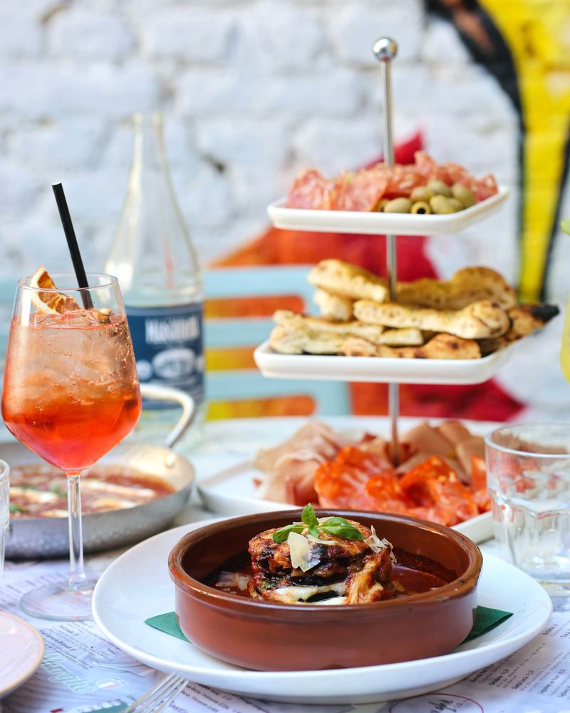 Aperitivo : spritz, charcuterie et focaccia